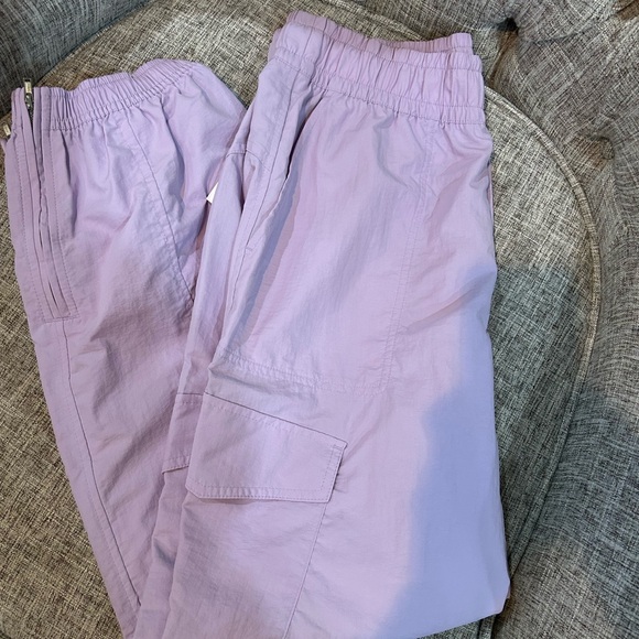 Old navy NWT Lavender Cargo Pants - Picture 6 of 7